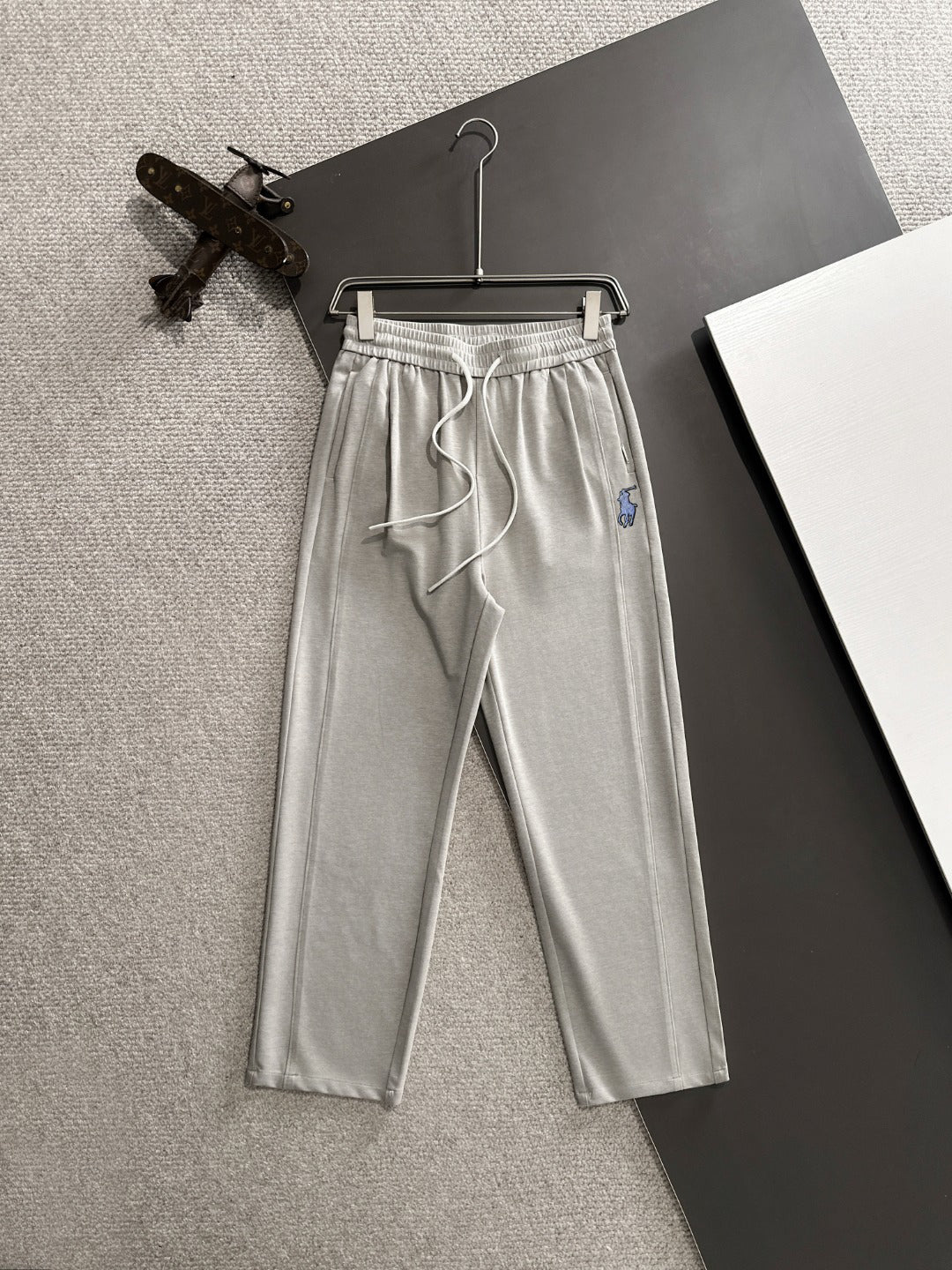 Ralph Lauren Men's Grey Drawstring Straight‑Leg Sweatpants