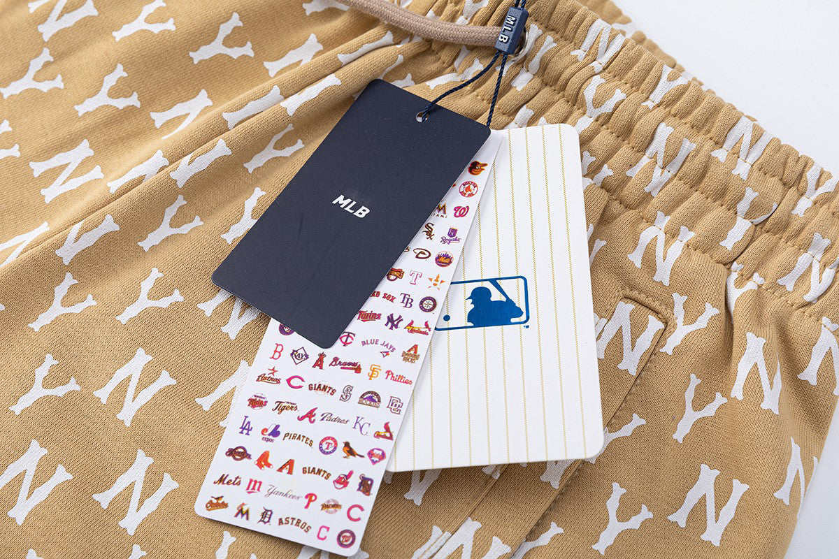 NY Yankees × New Era Outline Logo T-Shirt
