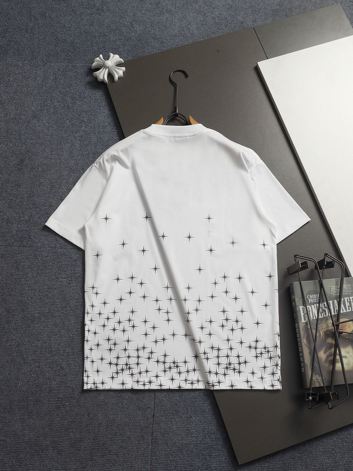 AMIRI MA Logo Gradient Starburst Print Crew Neck Short‑Sleeve T‑Shirt