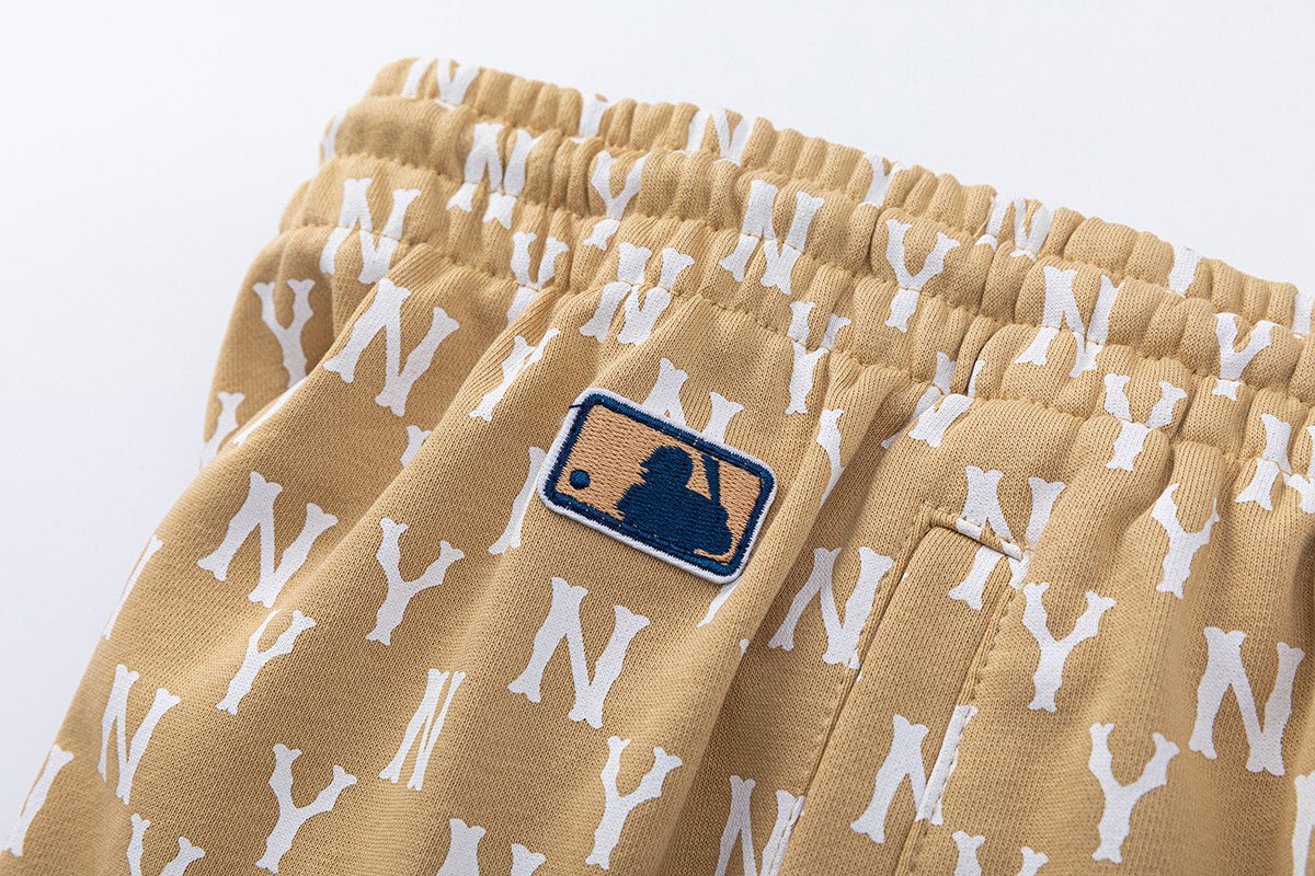 NY Yankees × New Era Outline Logo T-Shirt