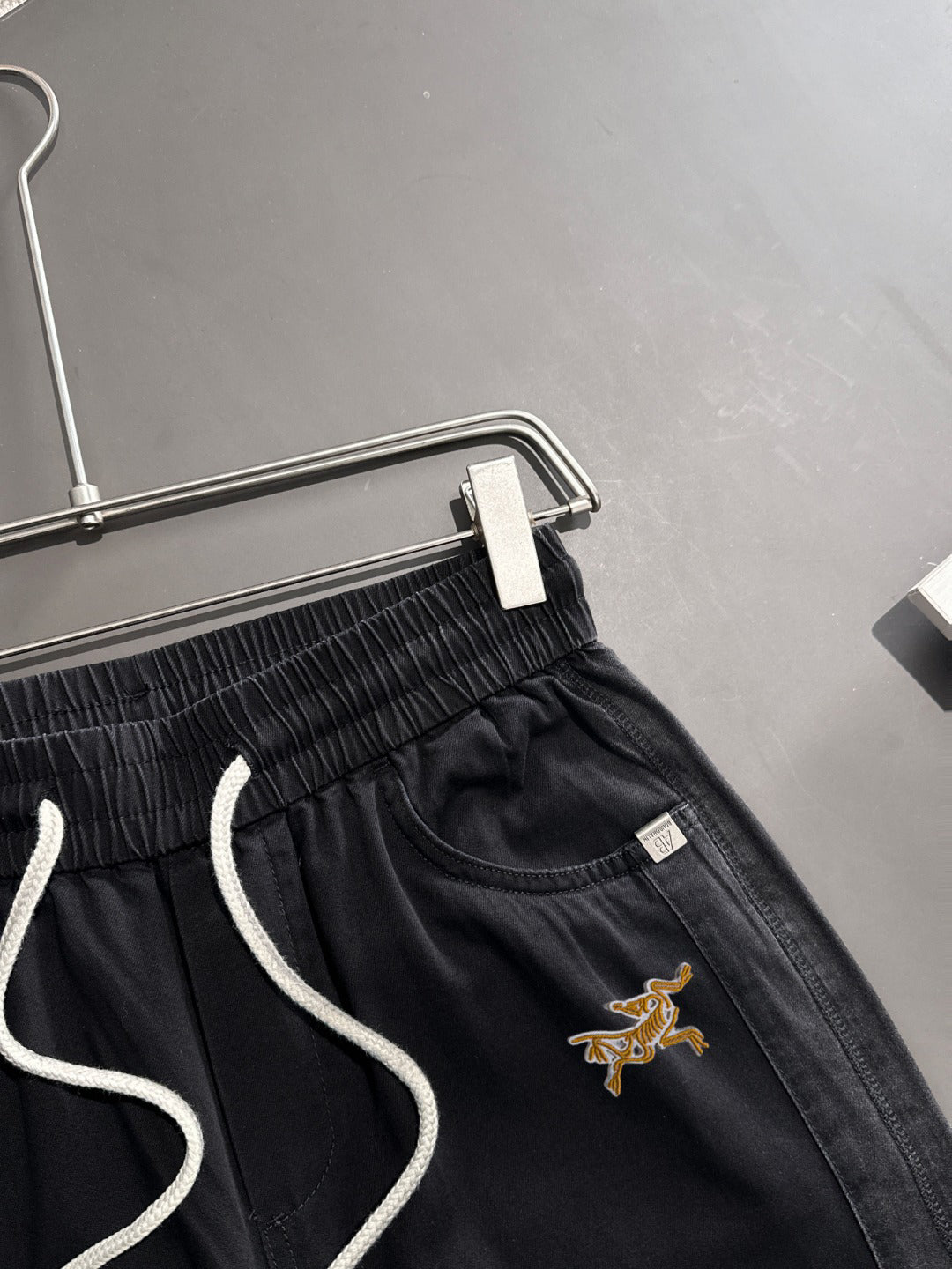 Arc'teryx Gold Bird Embroidered White Drawstring Wide-Leg Casual Pants