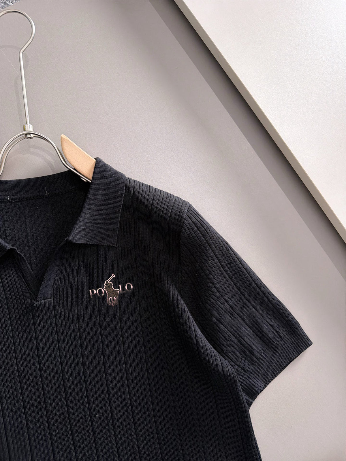 Men's Vertical Ribbed Knit Short‑Sleeve Polo Shirt Open V‑Collar Chest Embroidery Top