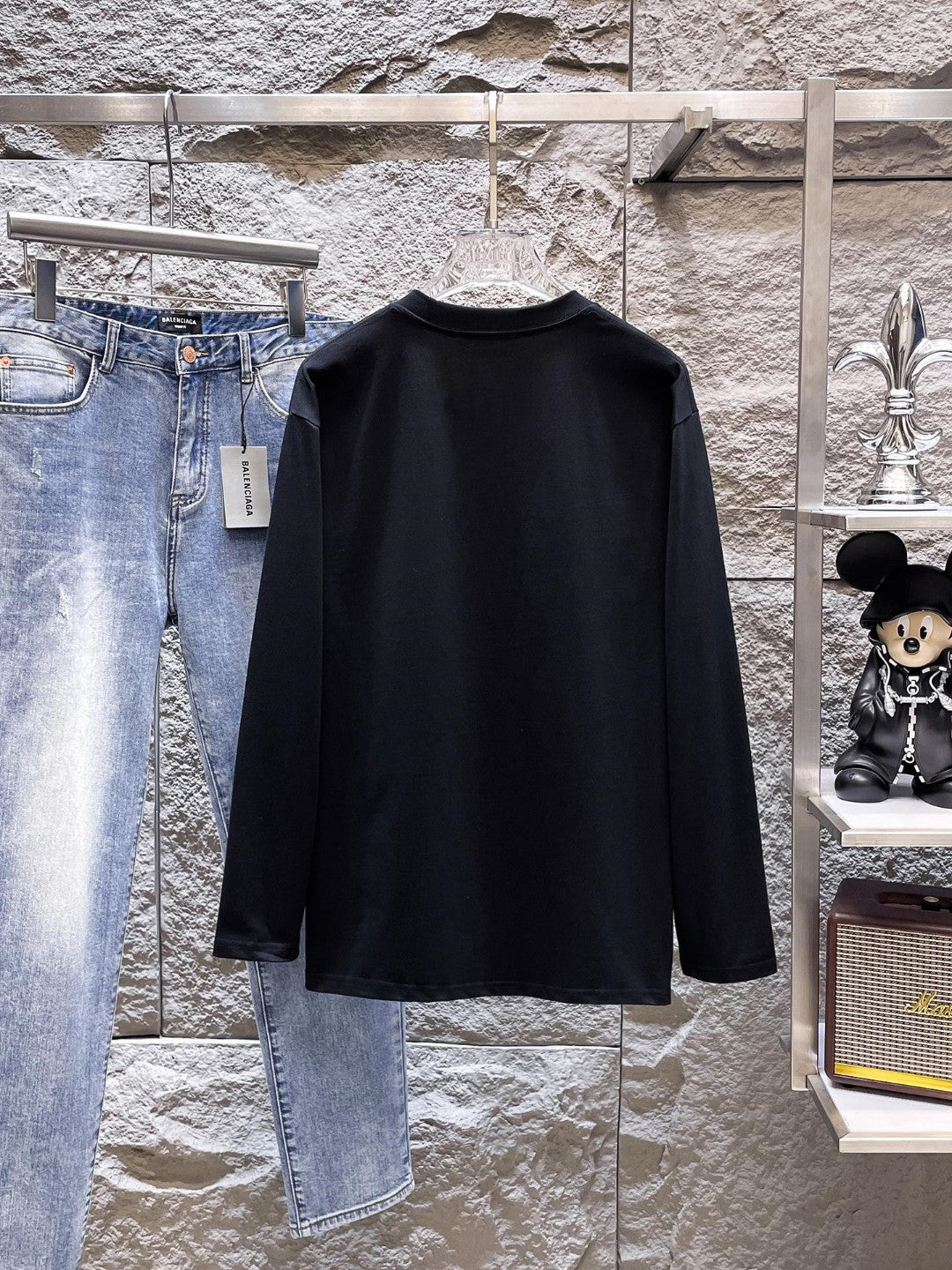 AMIRI Thorn‑Letter Logo Graphic Long‑Sleeve Tee
