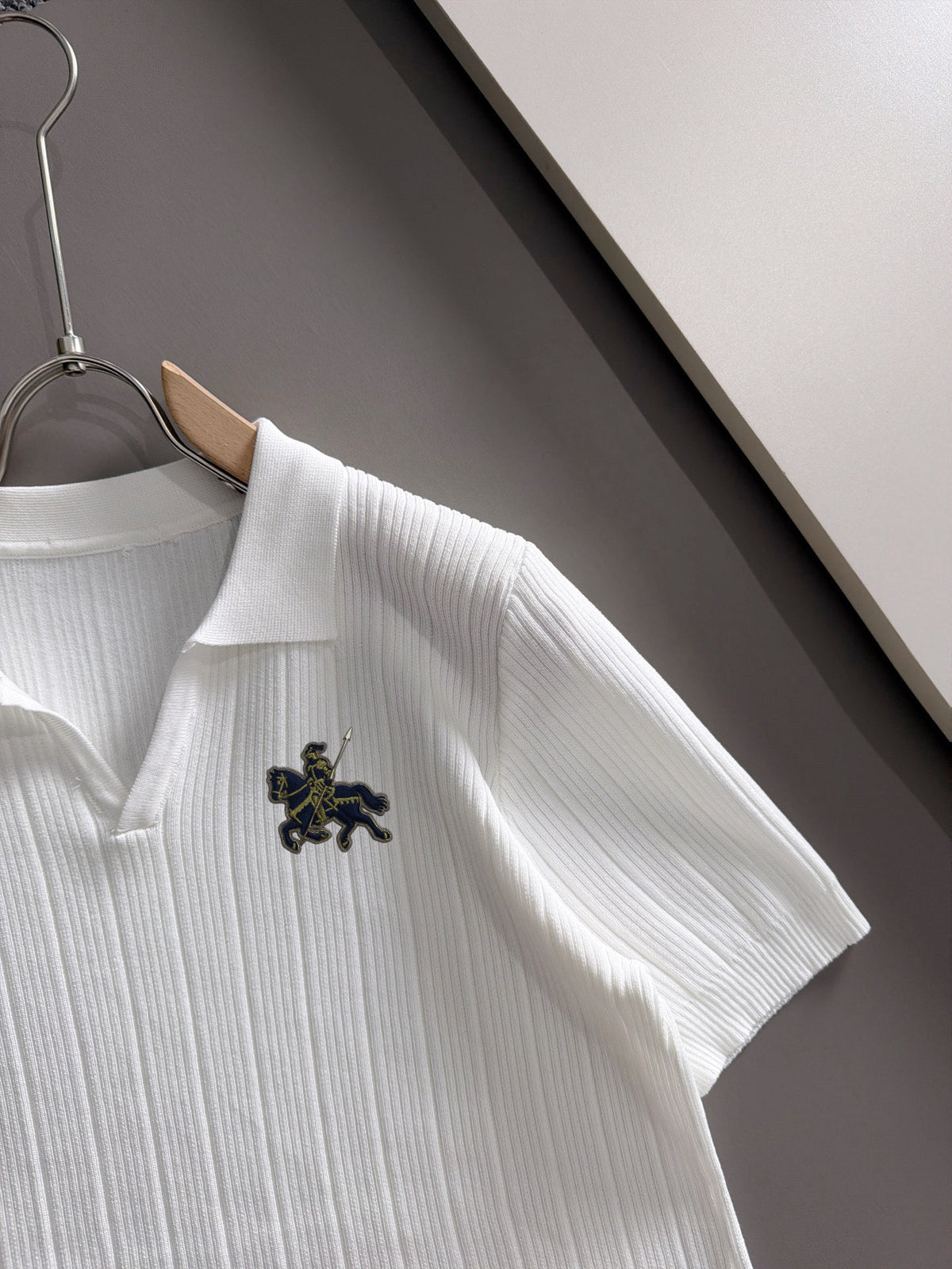 Men's Vertical Rib Knit Short‑Sleeve Polo Shirt Open V‑Collar Chest Embroidery Top