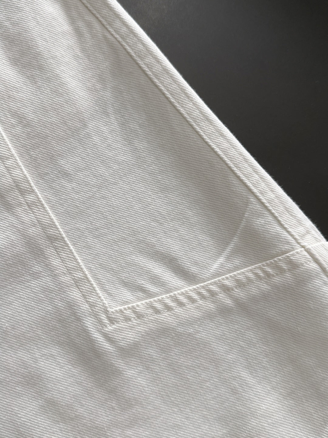 Men's White Drawstring Denim‑Style Casual Shorts, Blue Rider Embroidery Knee‑Length Shorts