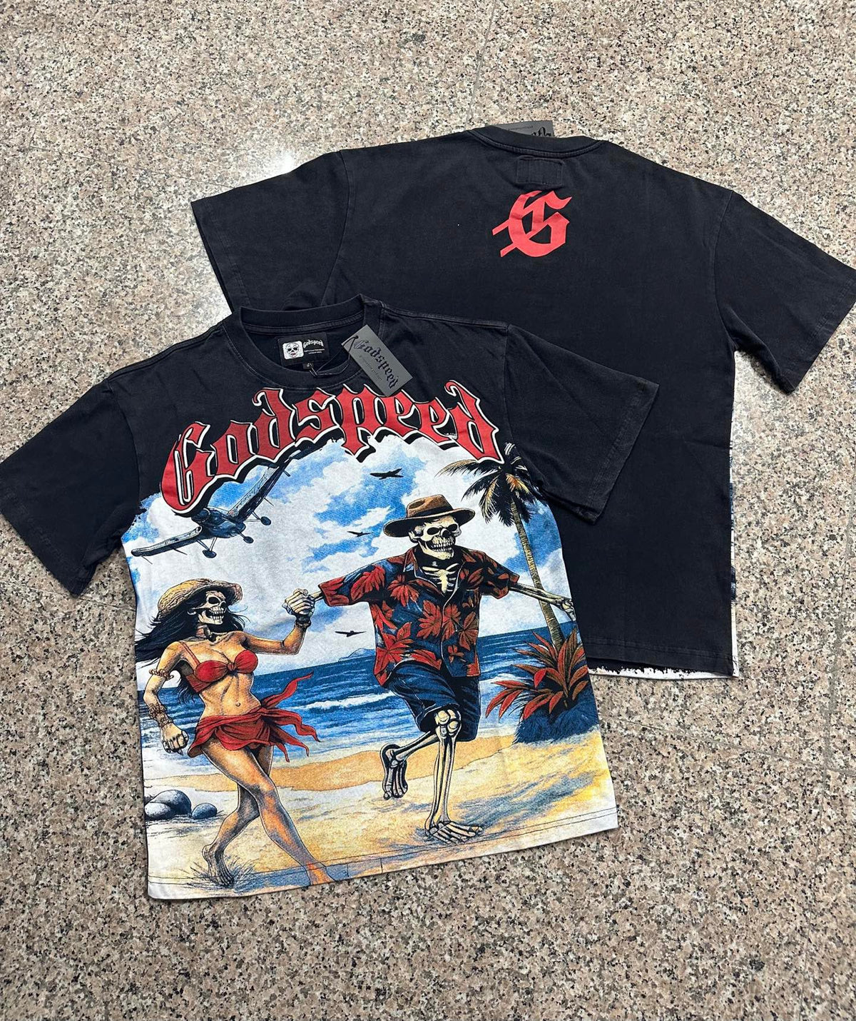 Godspeed Beach Skeleton Couple Vacation Short‑Sleeve Tee (Washed Black)