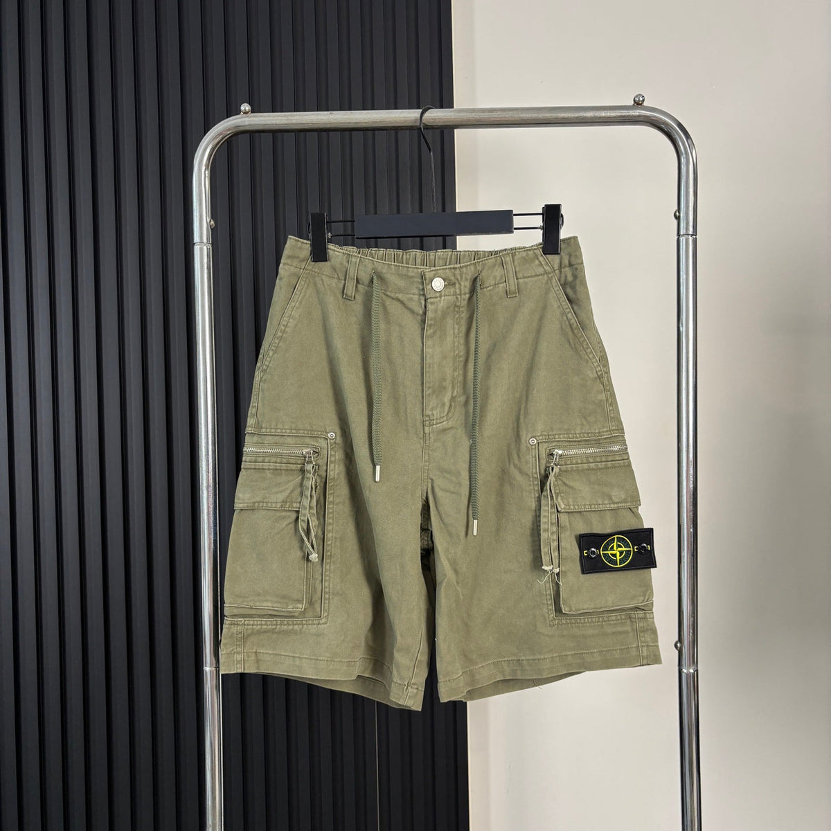 Stone Island Heavyweight Cotton Cargo Shorts with Double-Zip Pockets and Compass Badge