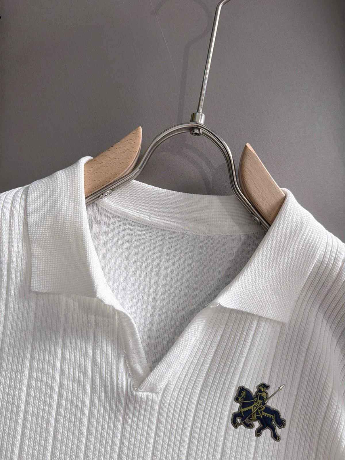 Men's Vertical Rib Knit Short‑Sleeve Polo Shirt Open V‑Collar Chest Embroidery Top