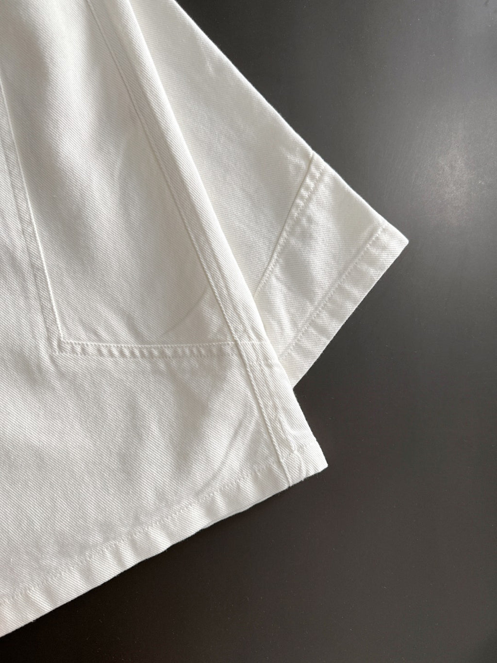 Men's White Drawstring Denim‑Style Casual Shorts, Blue Rider Embroidery Knee‑Length Shorts
