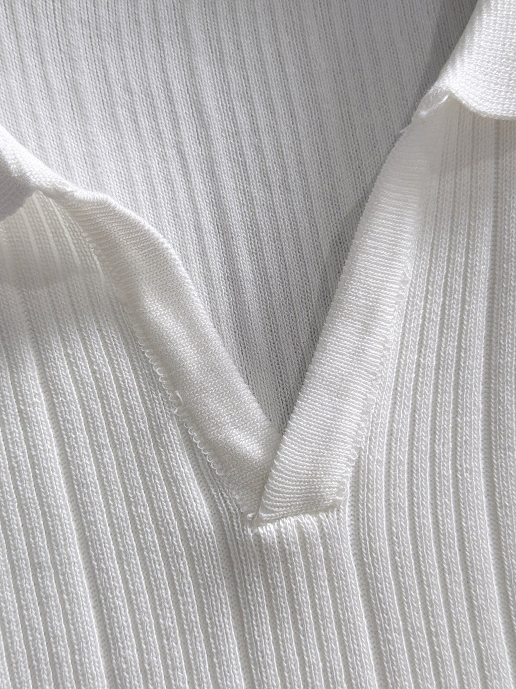 Men's Vertical Rib Knit Short‑Sleeve Polo Shirt Open V‑Collar Chest Embroidery Top