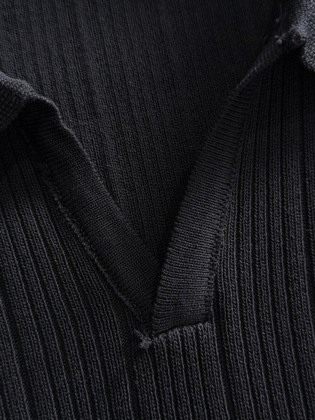 Men's Vertical Ribbed Knit Short‑Sleeve Polo Shirt Open V‑Collar Chest Embroidery Top