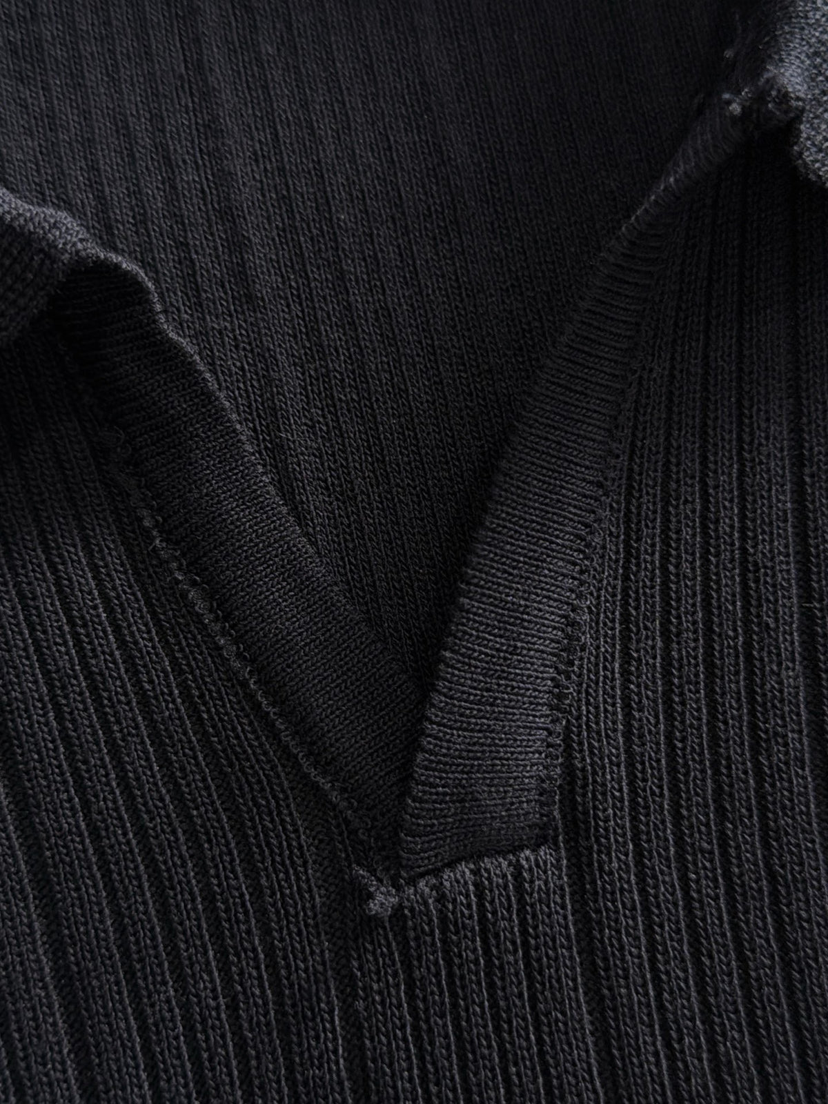Men's Vertical Ribbed Knit Short‑Sleeve Polo Shirt Open V‑Collar Chest Embroidery Top