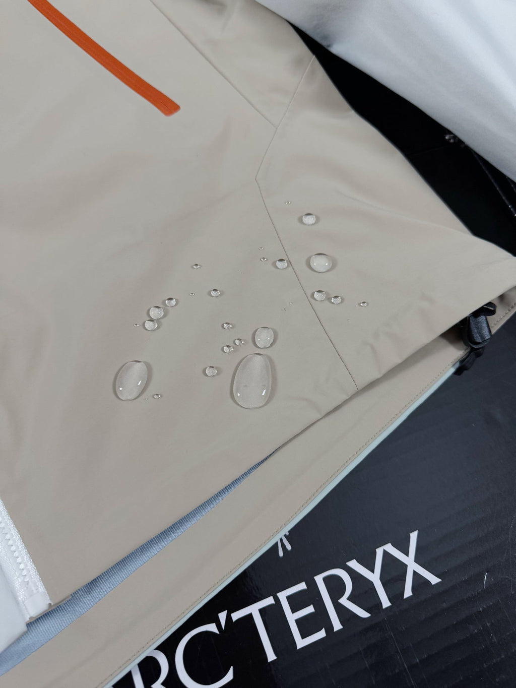 Arc'teryx Beta Lightweight Colorblock Shell Jacket | GORE-TEX