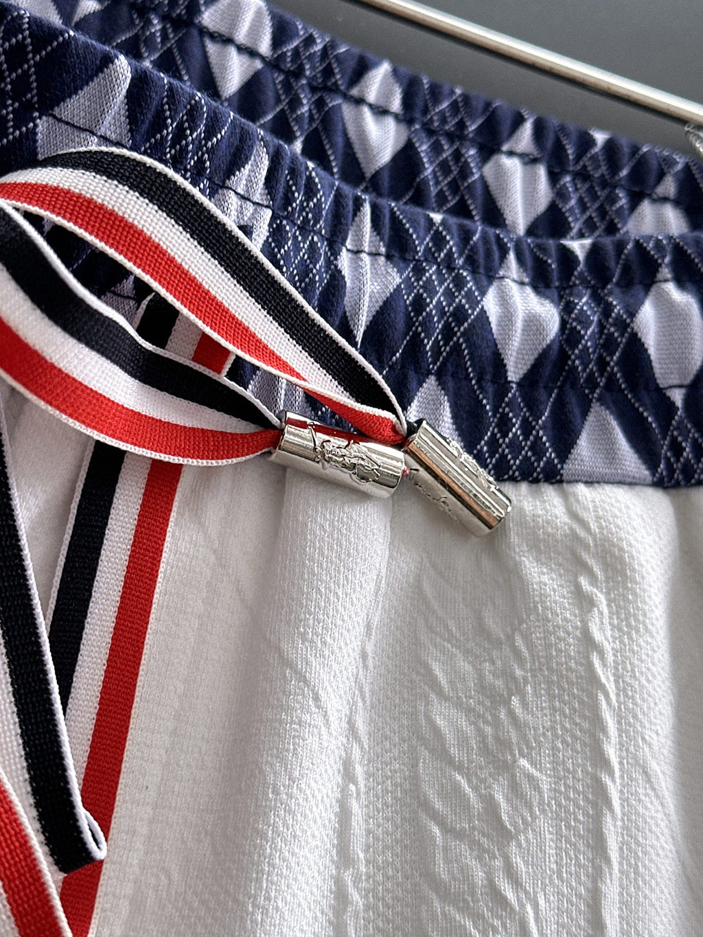 Men's Jacquard Textured Casual Shorts, Geometric Trim Waist & Hem, Rider Embroidery Drawstring Shorts