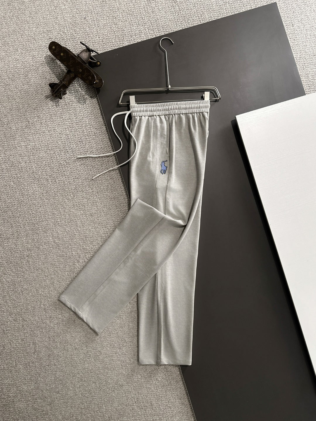 Ralph Lauren Men's Grey Drawstring Straight‑Leg Sweatpants